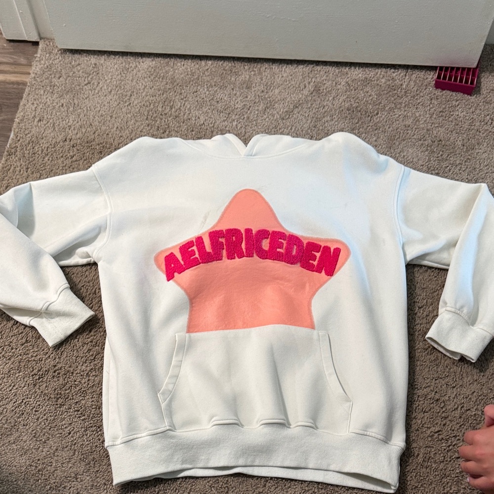 Aelfric Eden White Sweater with Pink Star Design